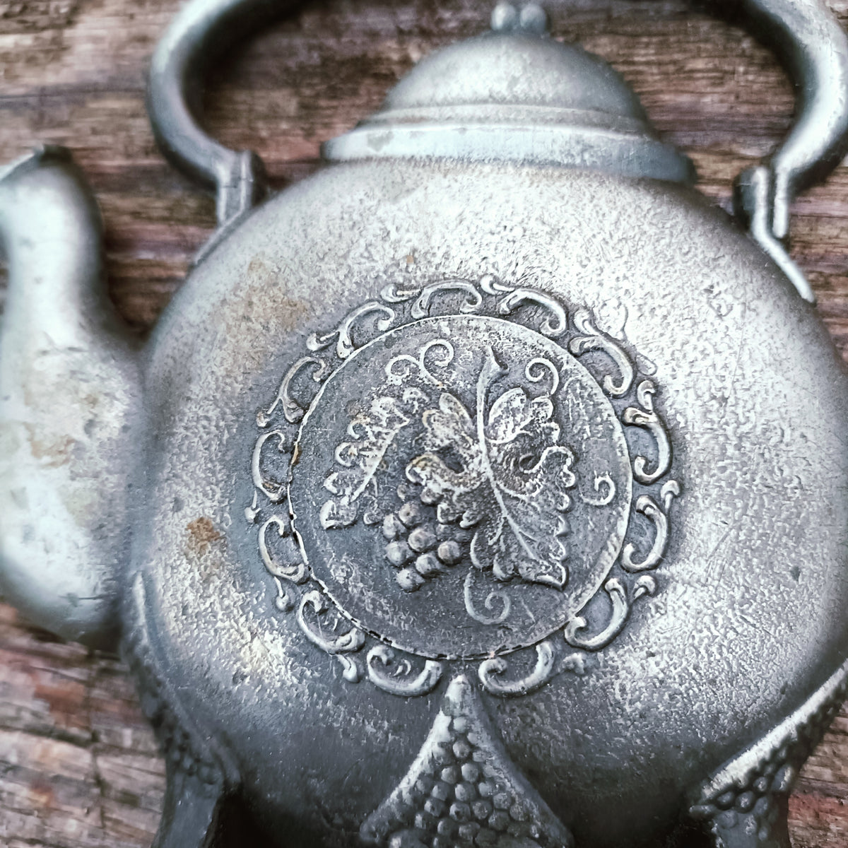 Kahvipannunaulakko valurautaa