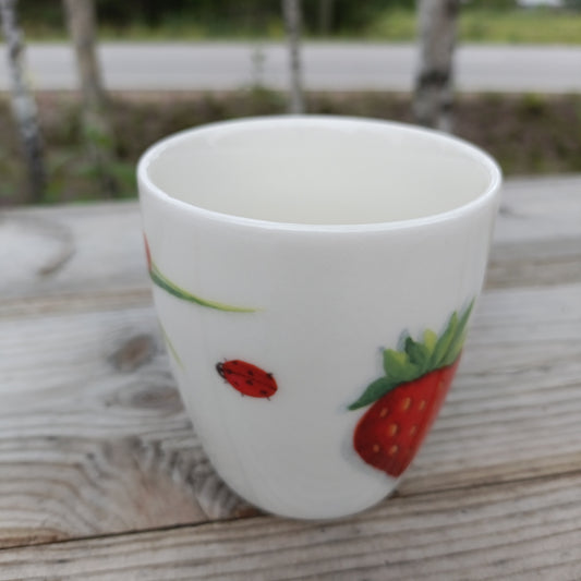 Kultakeramiikka mansikka muki