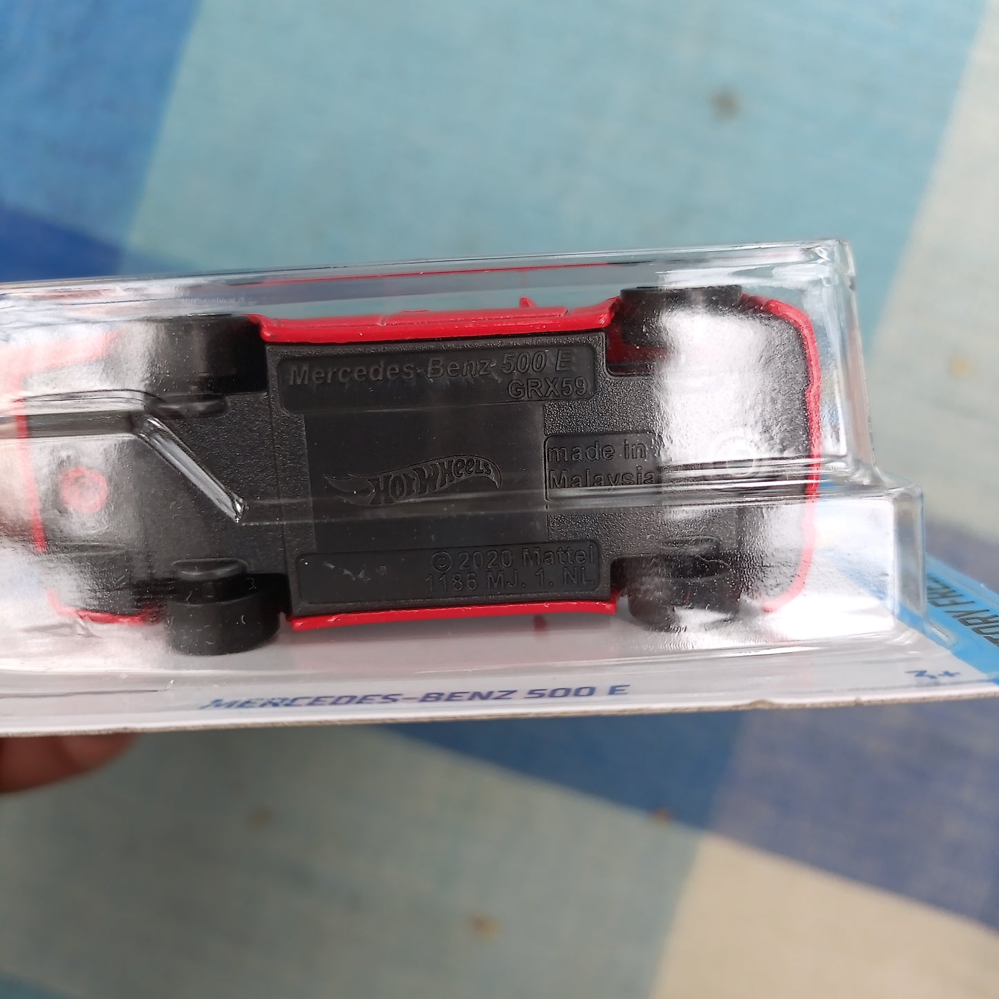 Hot Wheels Mercedes-Benz 500 E punainen *