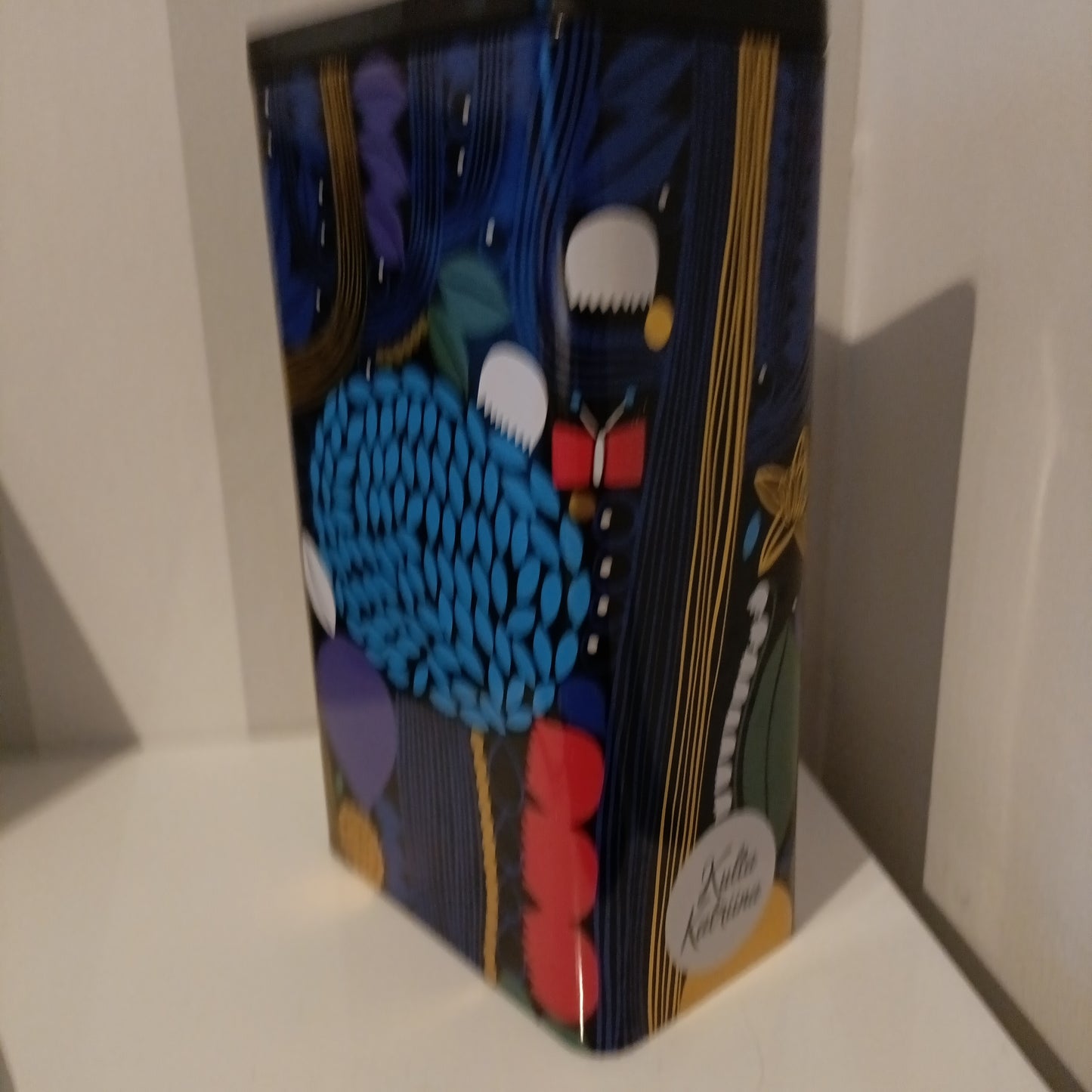 Kulta Katriina kahvipurkki kannella