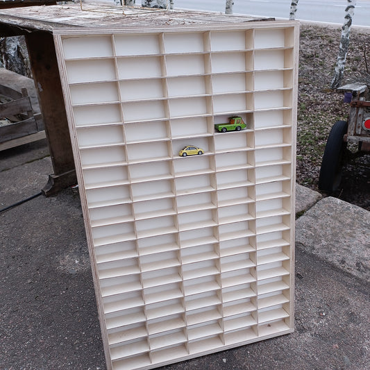 Puinen pikkutavarahylly