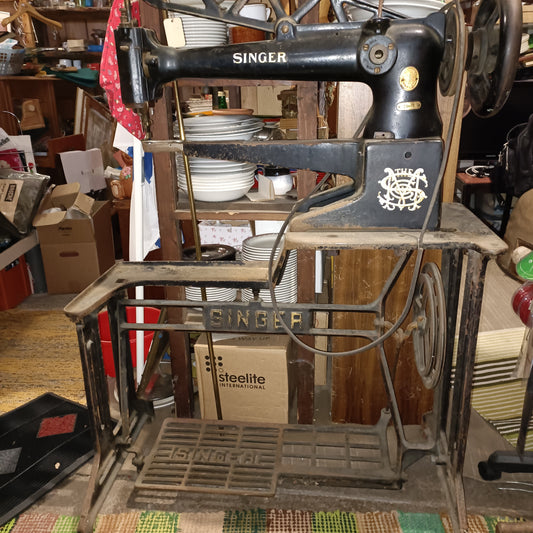 Vanha Singer nahkaompelukone *