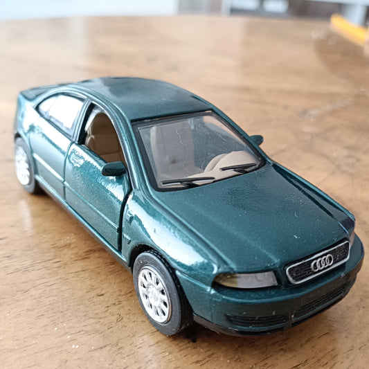 New-ray Audi A4 2000 - pienoismalli