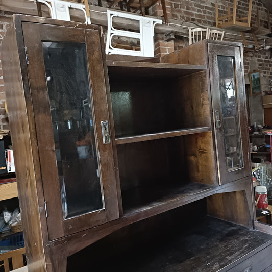 Vanha astiakaappi (vain nouto)