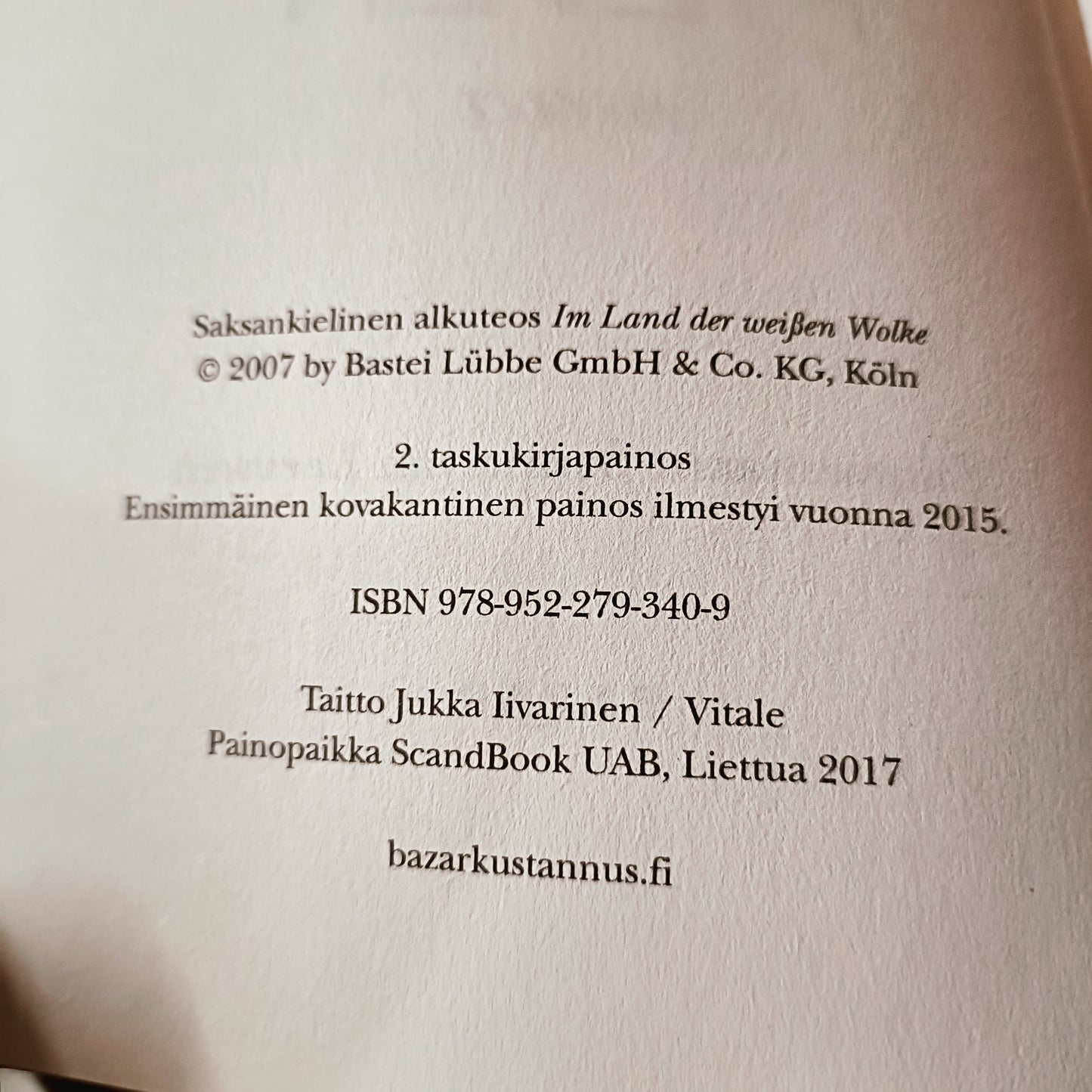 Valkoisen pilven maa - Sarah Lark *