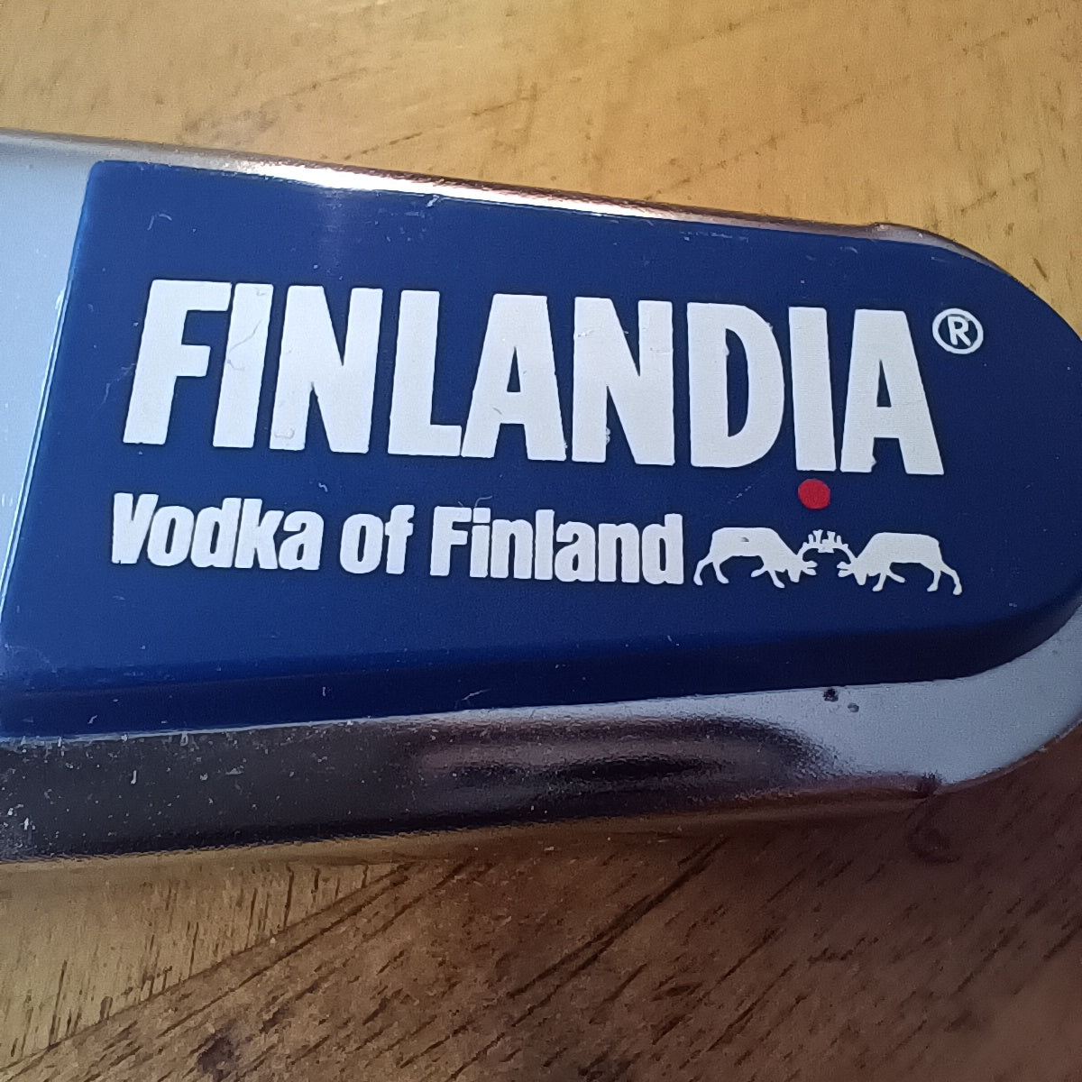 Finlandia Vodka pullonavaaja