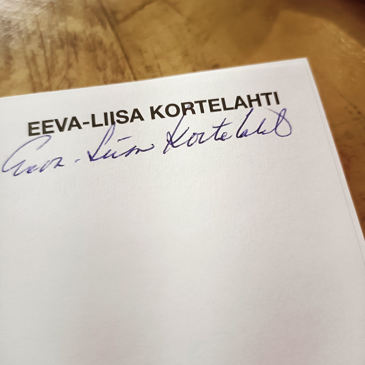 Nauhalanka nypläyksessä - Eeva-Liisa Kortelahti - signeeraus