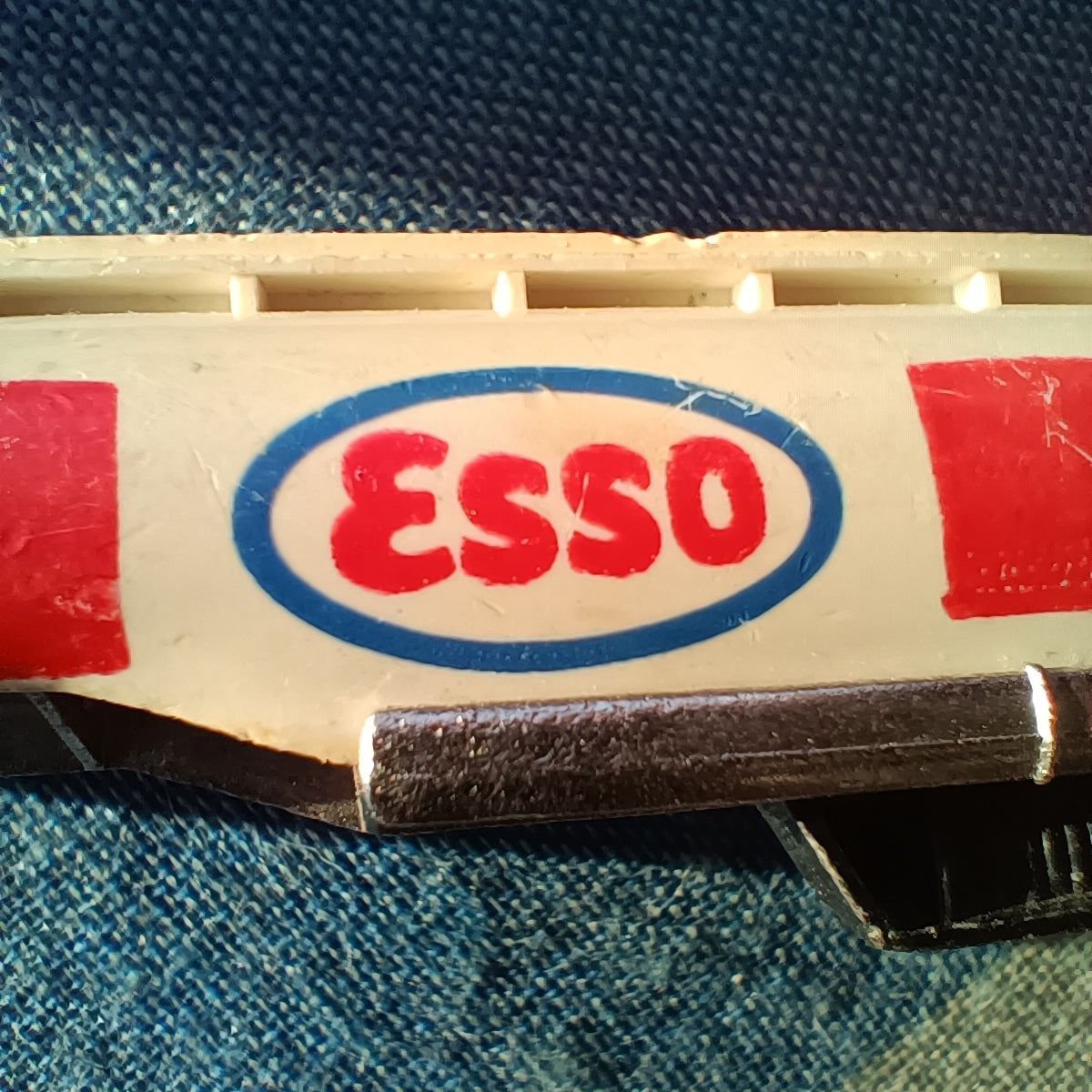 Majorette ESSO perävaunu 1/100