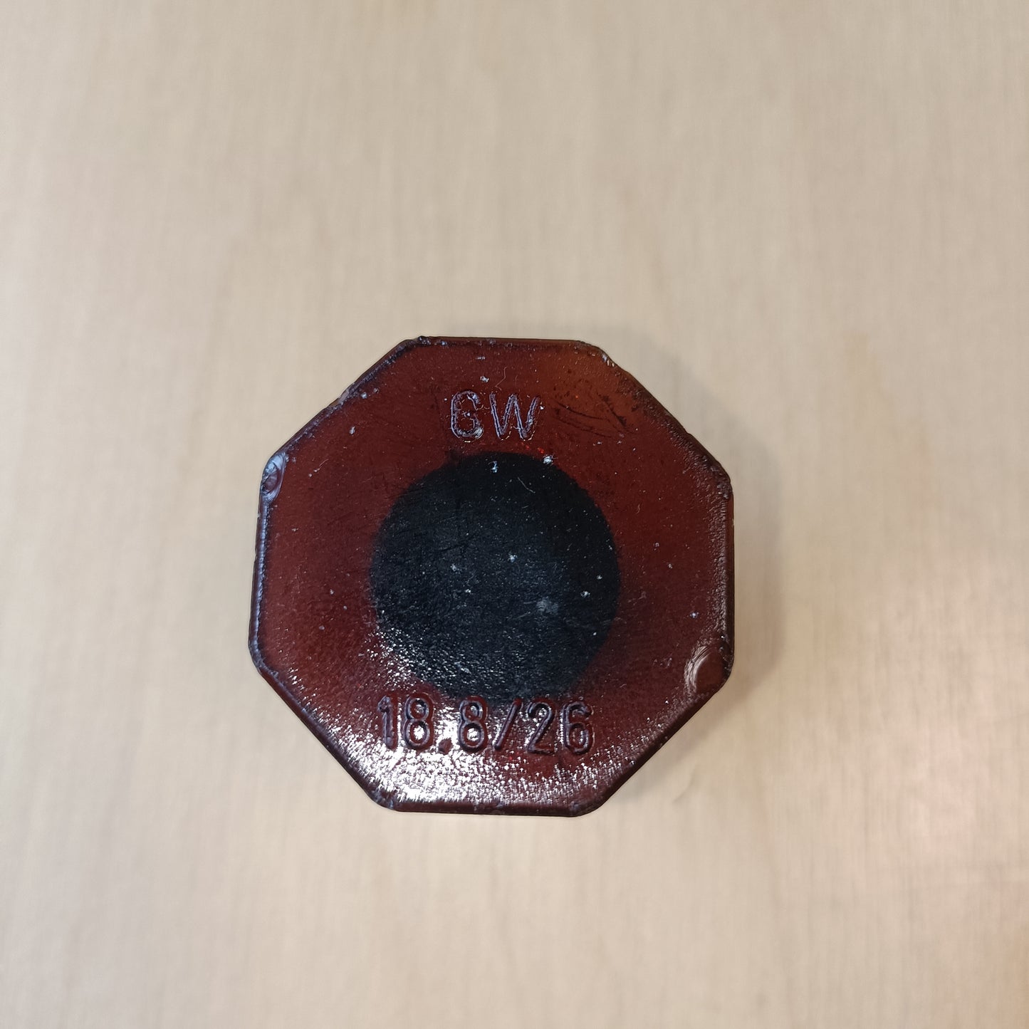 Apteekkipullon lasikorkki GW 18.8/26, ruskea