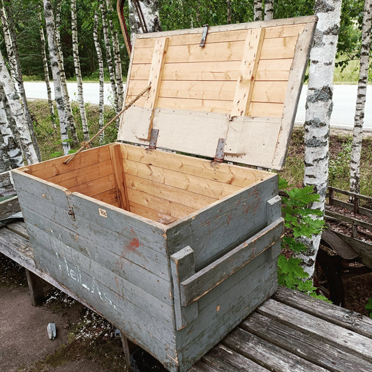 Iso puinen arkku