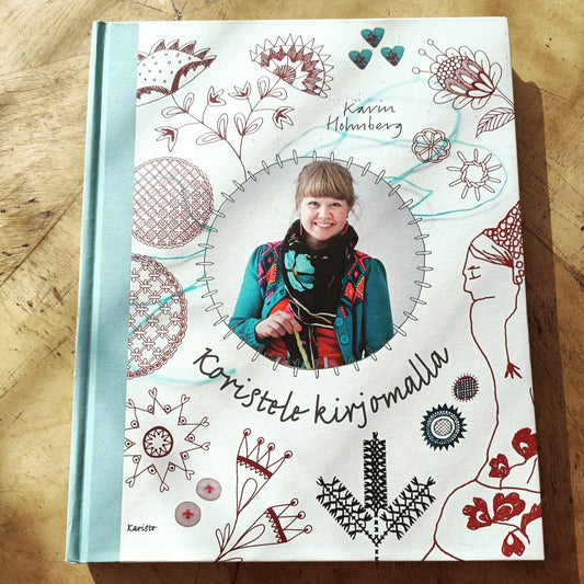 Koristele kirjomalla