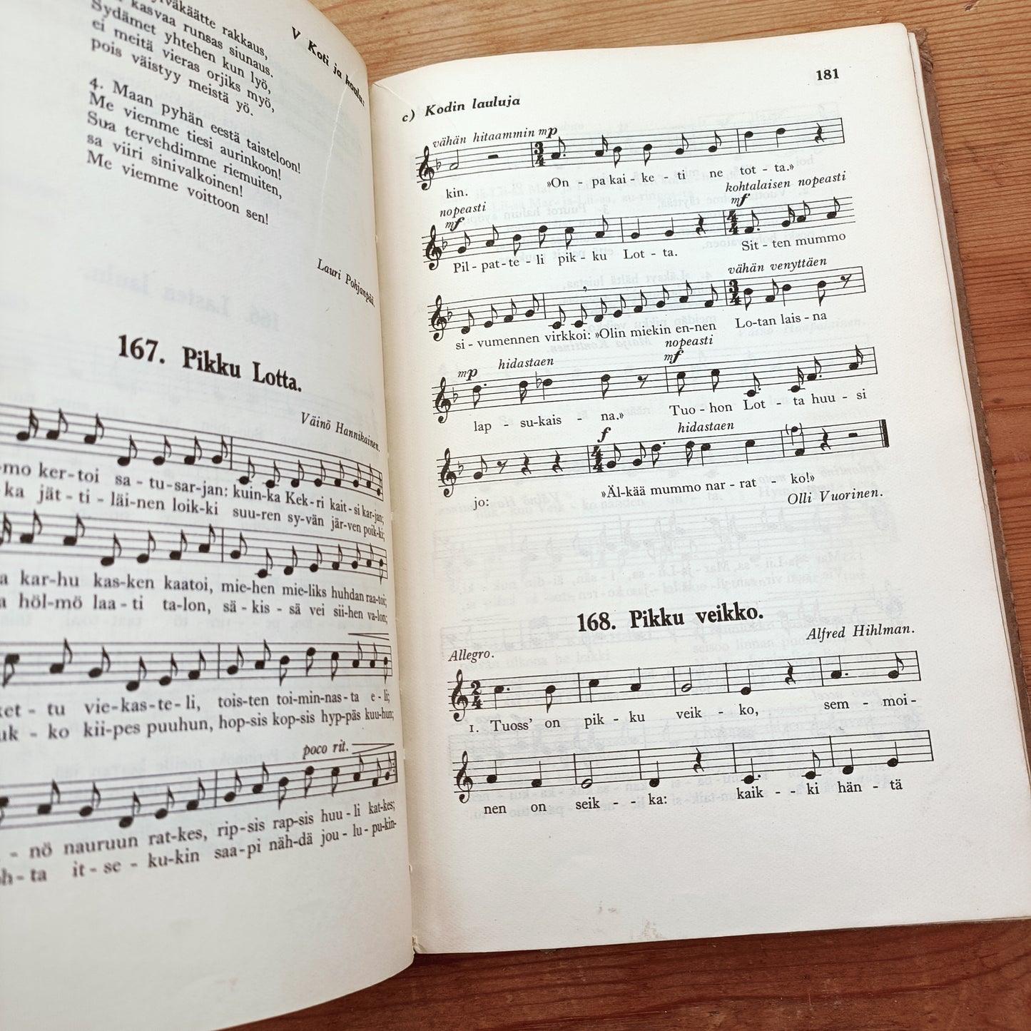 Koulun laulukirja - 1. painos vuodelta 1934