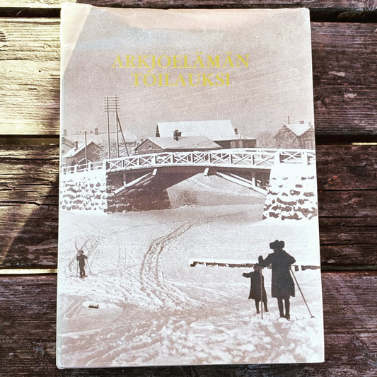 Arkjoelämän toilauksi - Salon seudun murreantologia - signeerattu