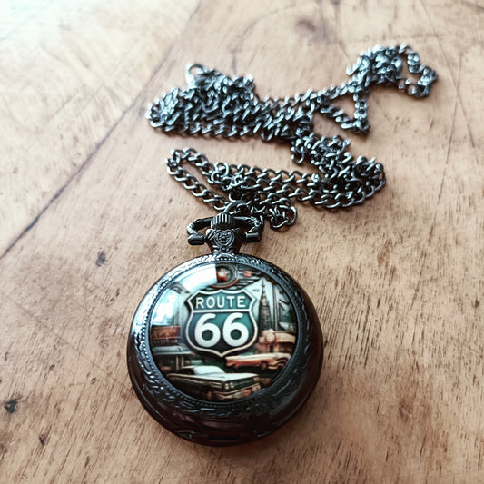Kiiltävän musta Route 66 taskukello