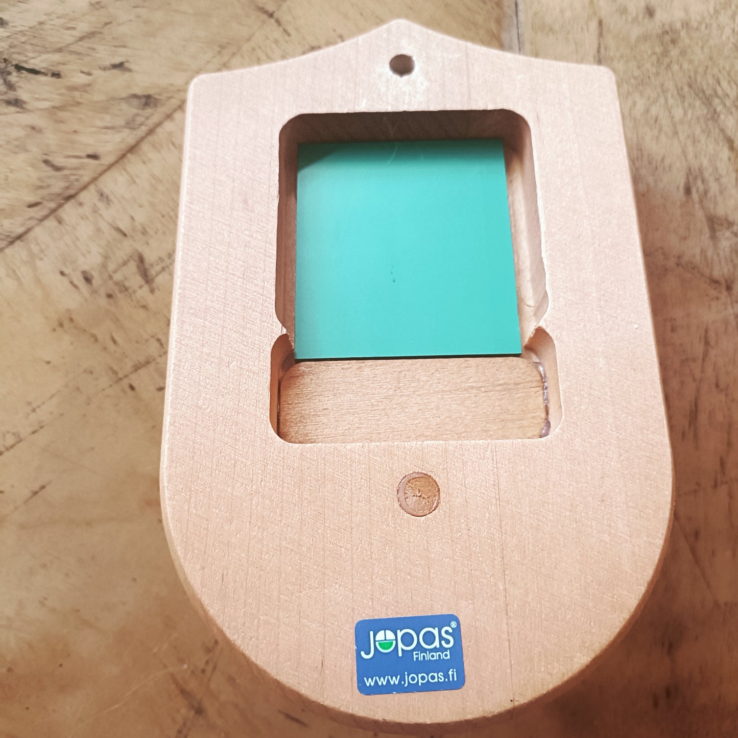 Pieni puunaulakko peilillä