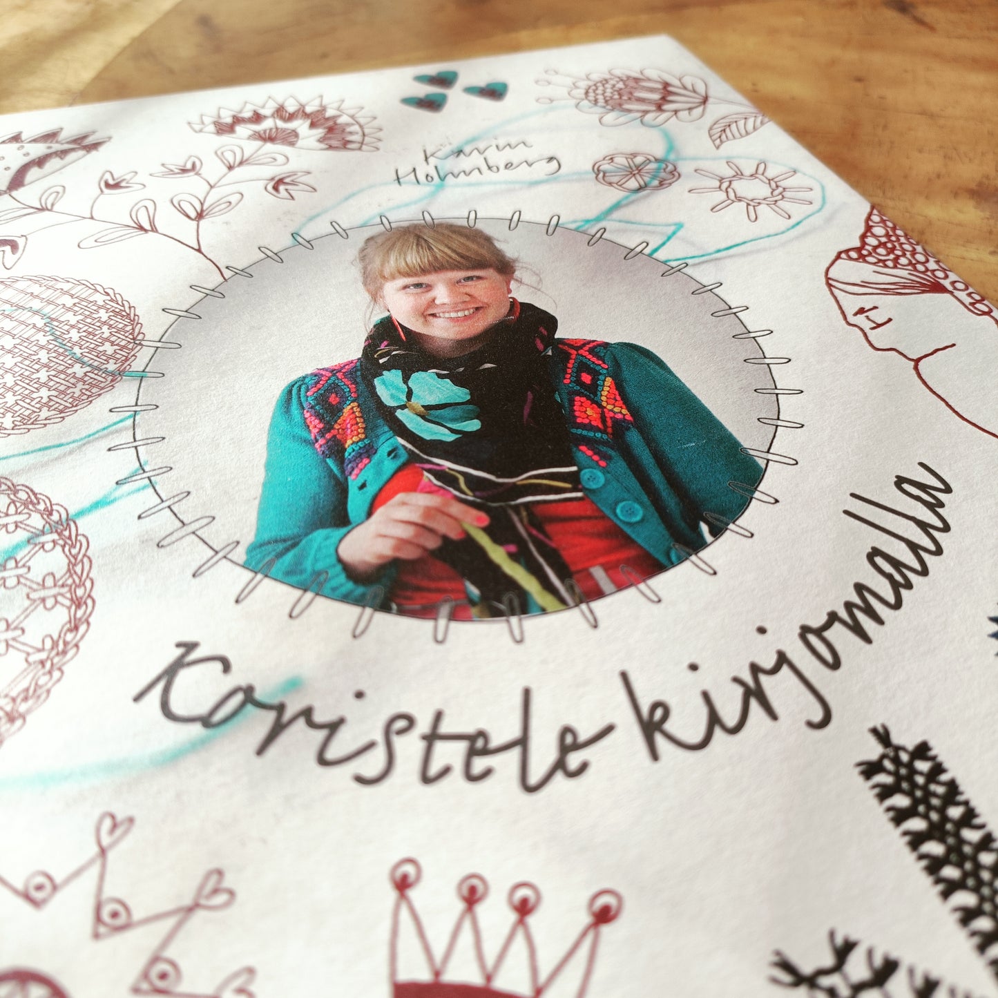 Koristele kirjomalla