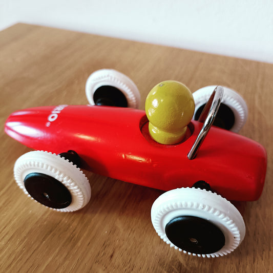 Brio punainen kilpa-auto