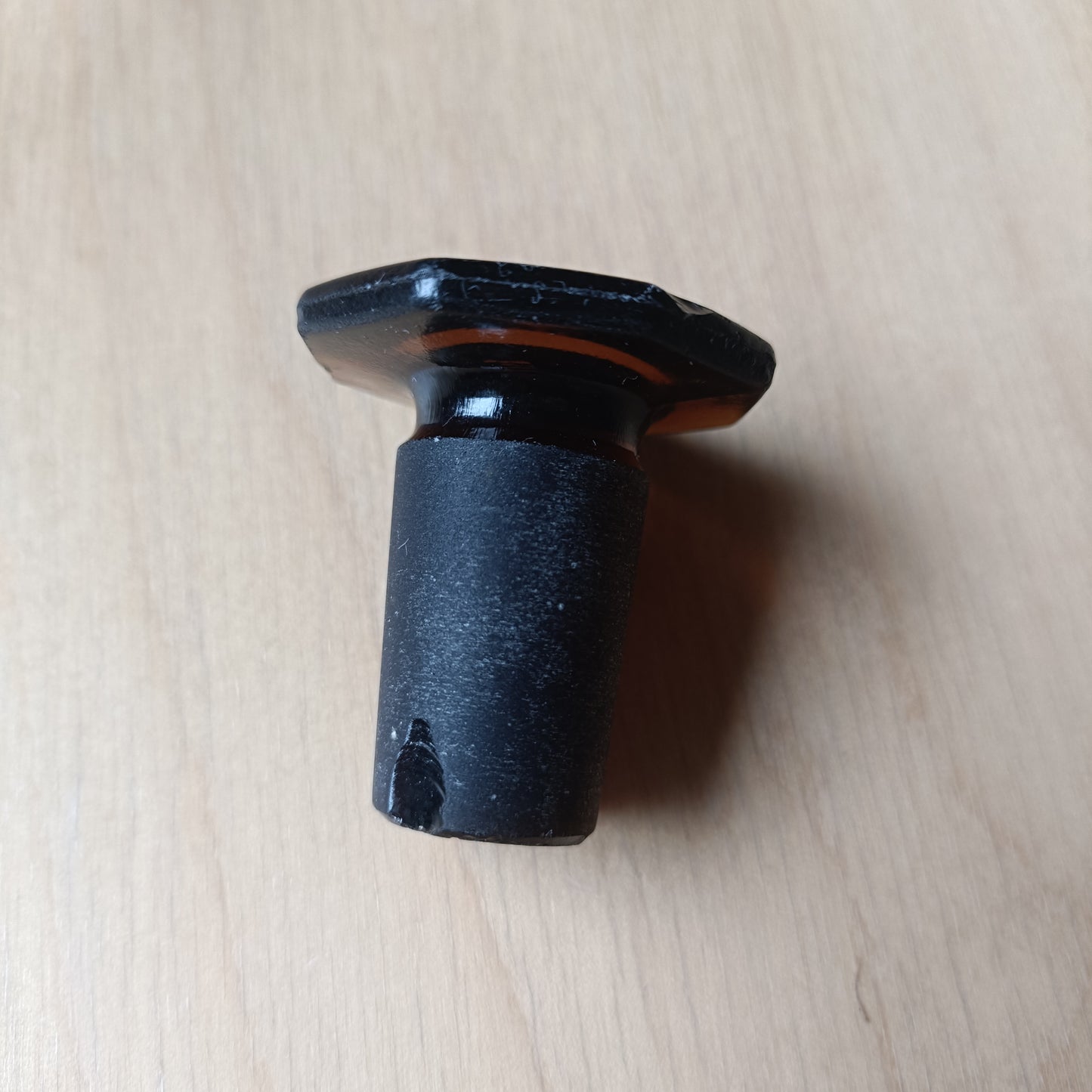 Apteekkipullon lasikorkki 19/26, ruskea