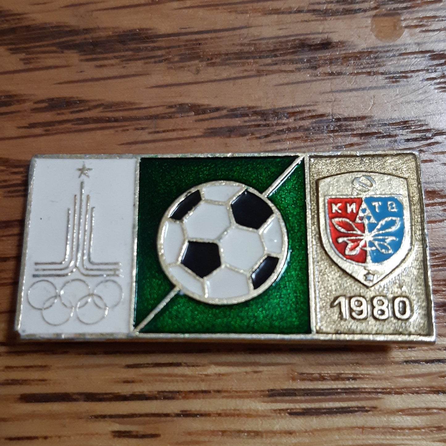 moskovan olympiakisat 1980 - jalkapallo - rintamerkki