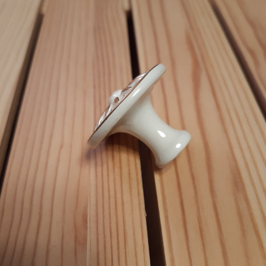 metallinen lipaston nuppi - antiikinvalkoinen