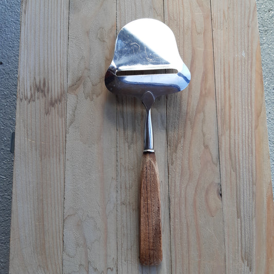 juustohöylä - tiikkivarsi