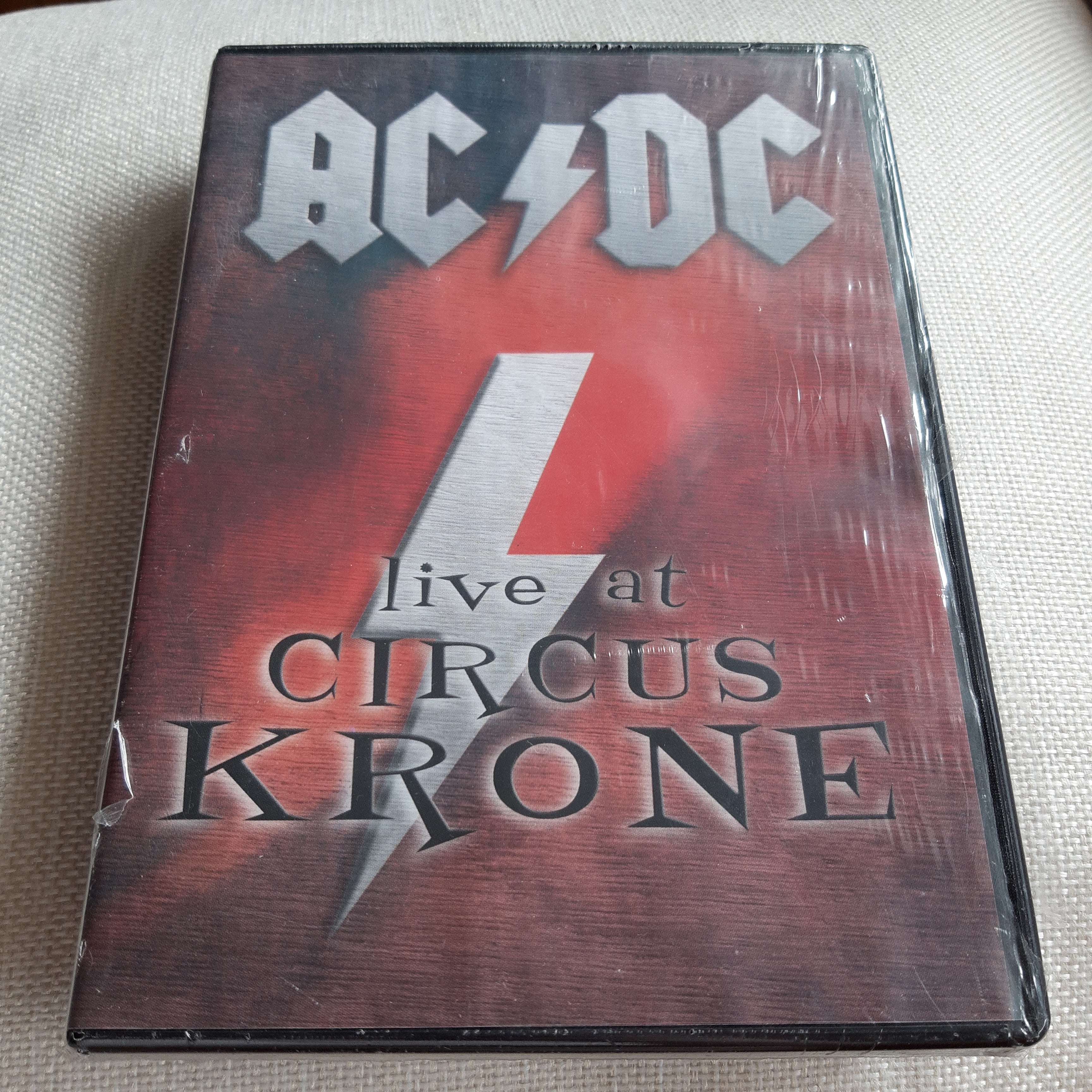 hjemme Er Intuition AC/DC Live at Circus Krone - DVD – Maurin Makasiini - Vanhan tavaran kauppa