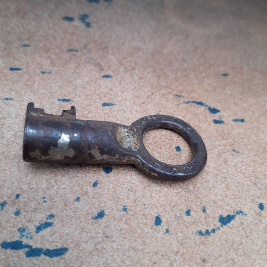 vanha ruosteinen avain