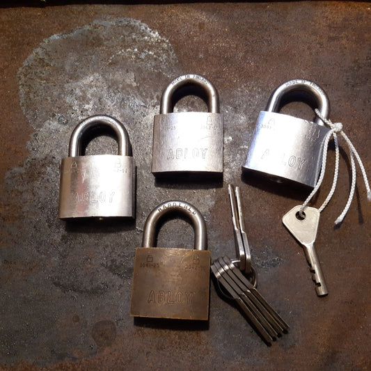 abloy lukkosetti - 4 lukkoa ja 7 avainta