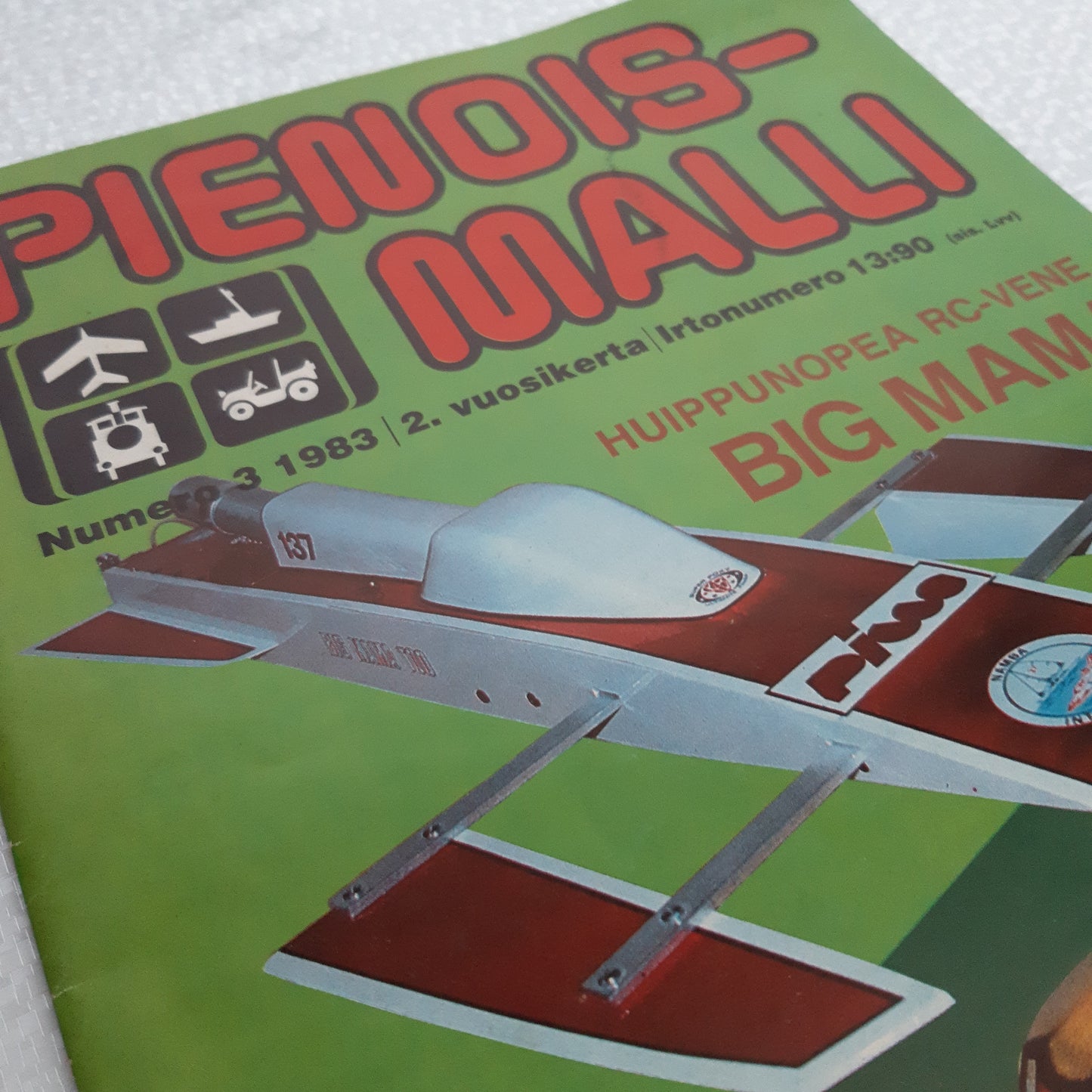pienoismalli numero 3 1983 - harrastelehti