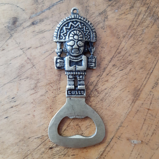 Messinkinen Peru Cusco pullonavaaja