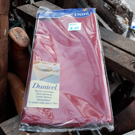 Duni Dunicel pöytäliina punainen 125x180cm