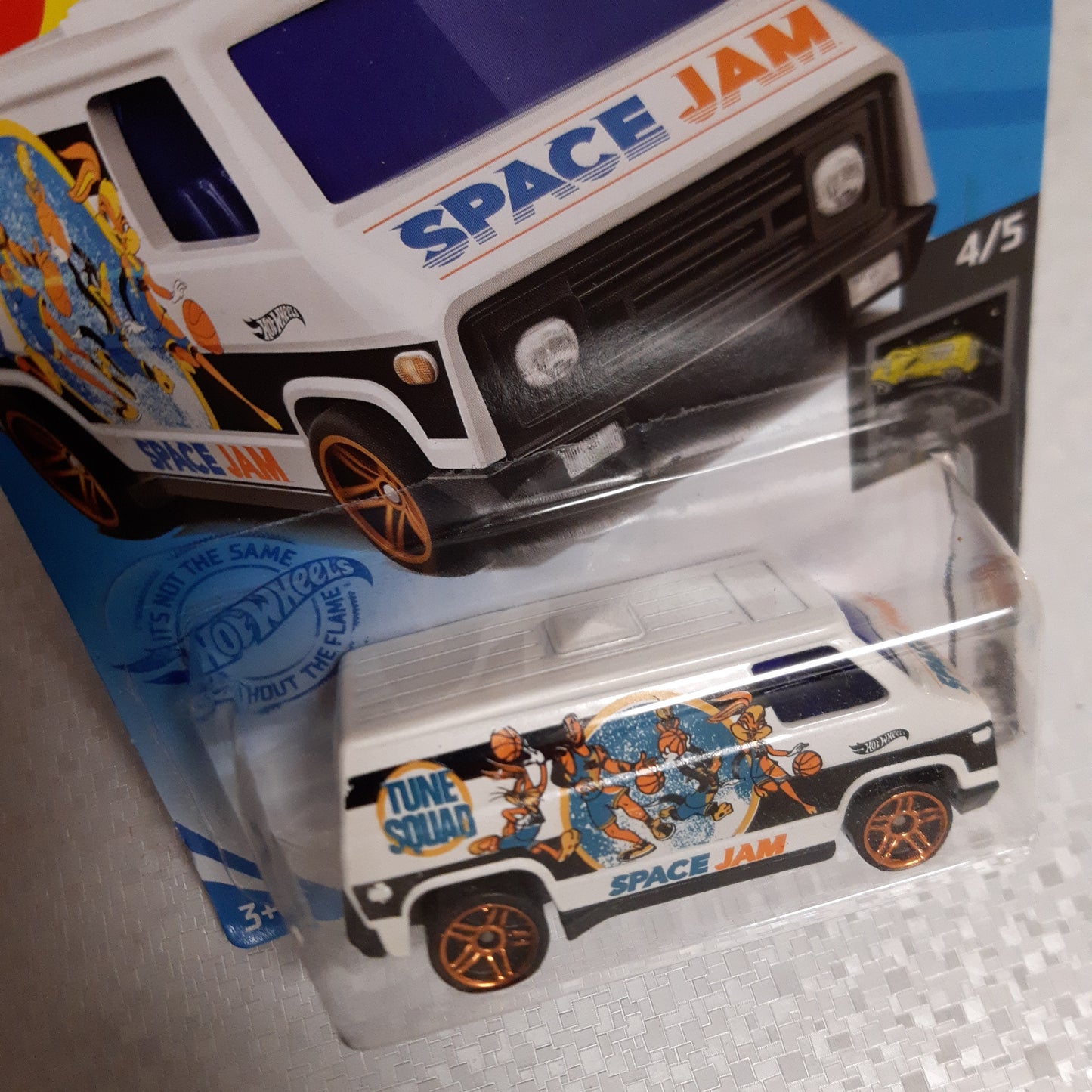 Hot Wheels 70s Van Space Jam 1/64