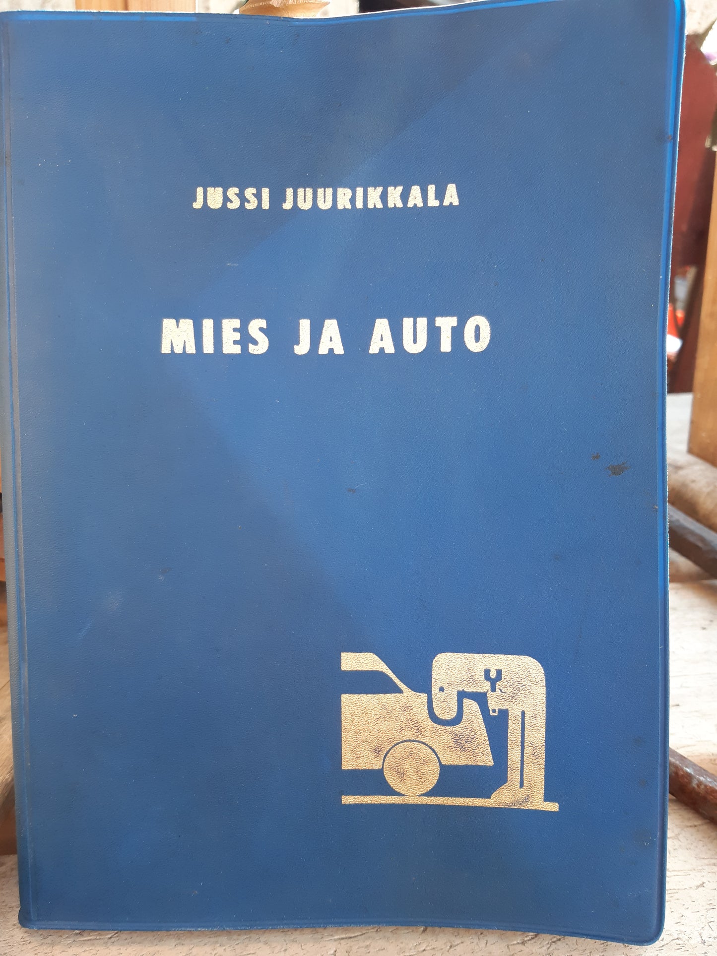 mies ja auto - vuodelta 1962