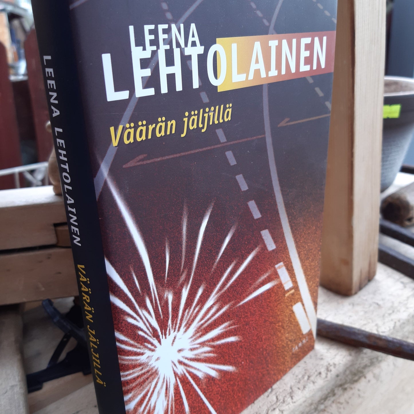 leena lehtolainen - väärän jäljillä