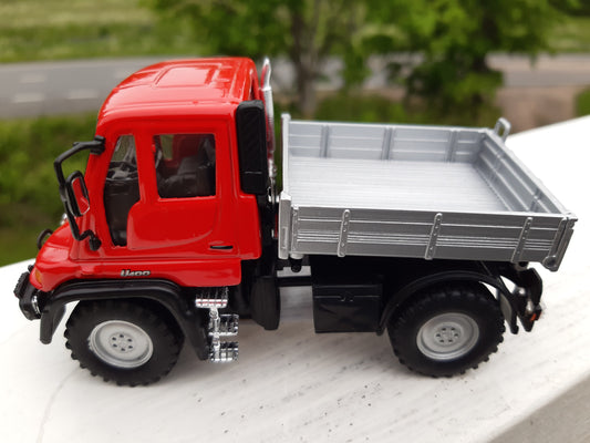 mercedes benz unimog u400 punainen