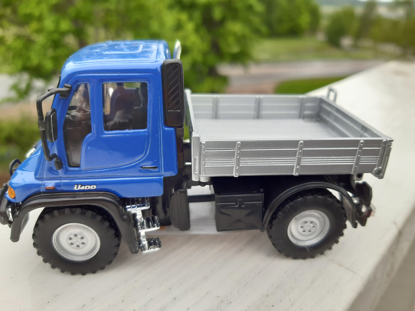 mercedes benz unimog u400 sininen