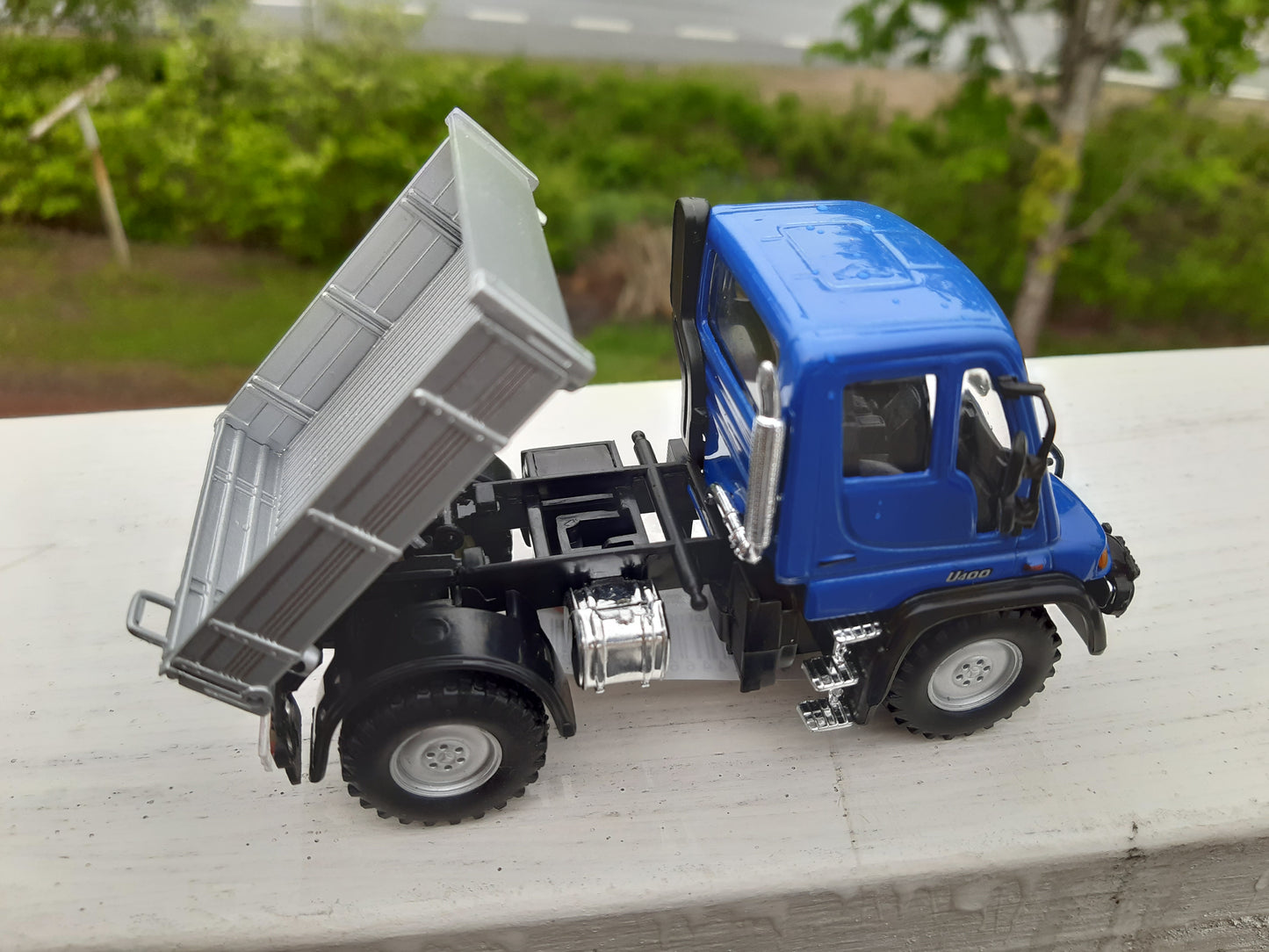 mercedes benz unimog u400 sininen