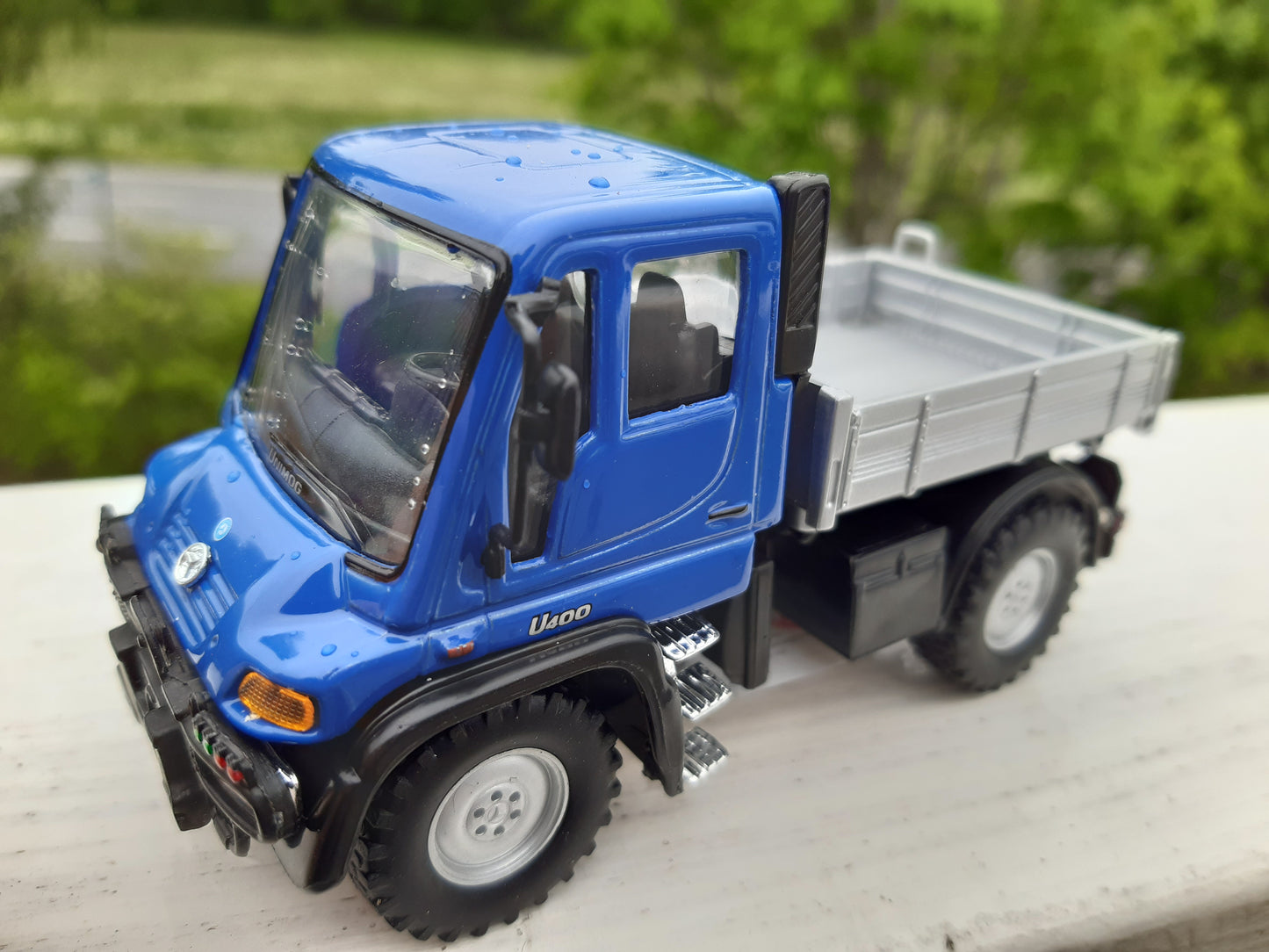 mercedes benz unimog u400 sininen