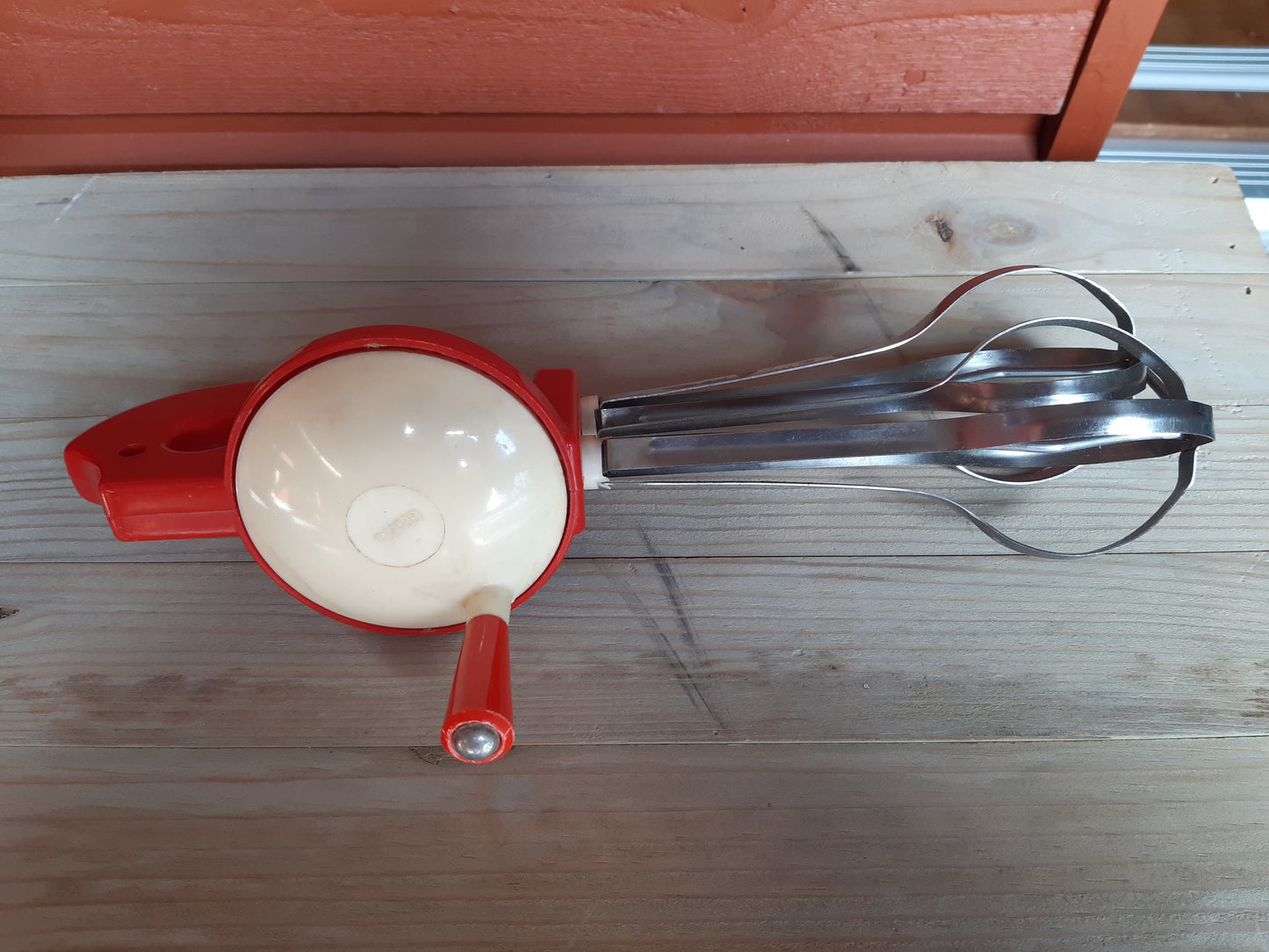 käsinveivattava vatkain