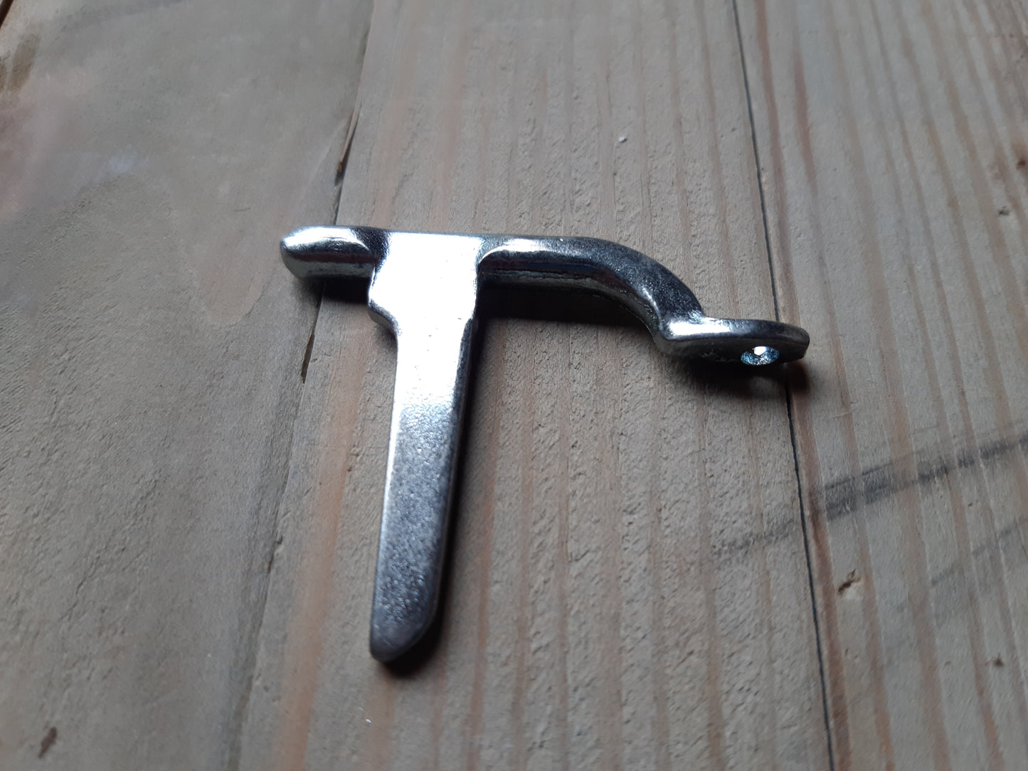 ikkunahaan pyrstökoukku - teräs