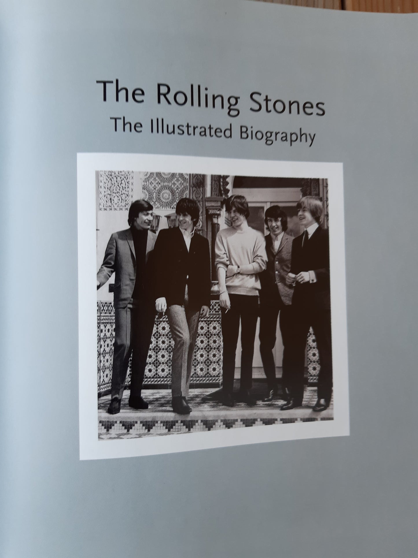the rolling stones - the illustrated biography - kirja