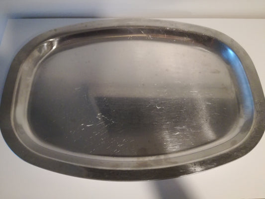 teräksinen tarjoiluvati