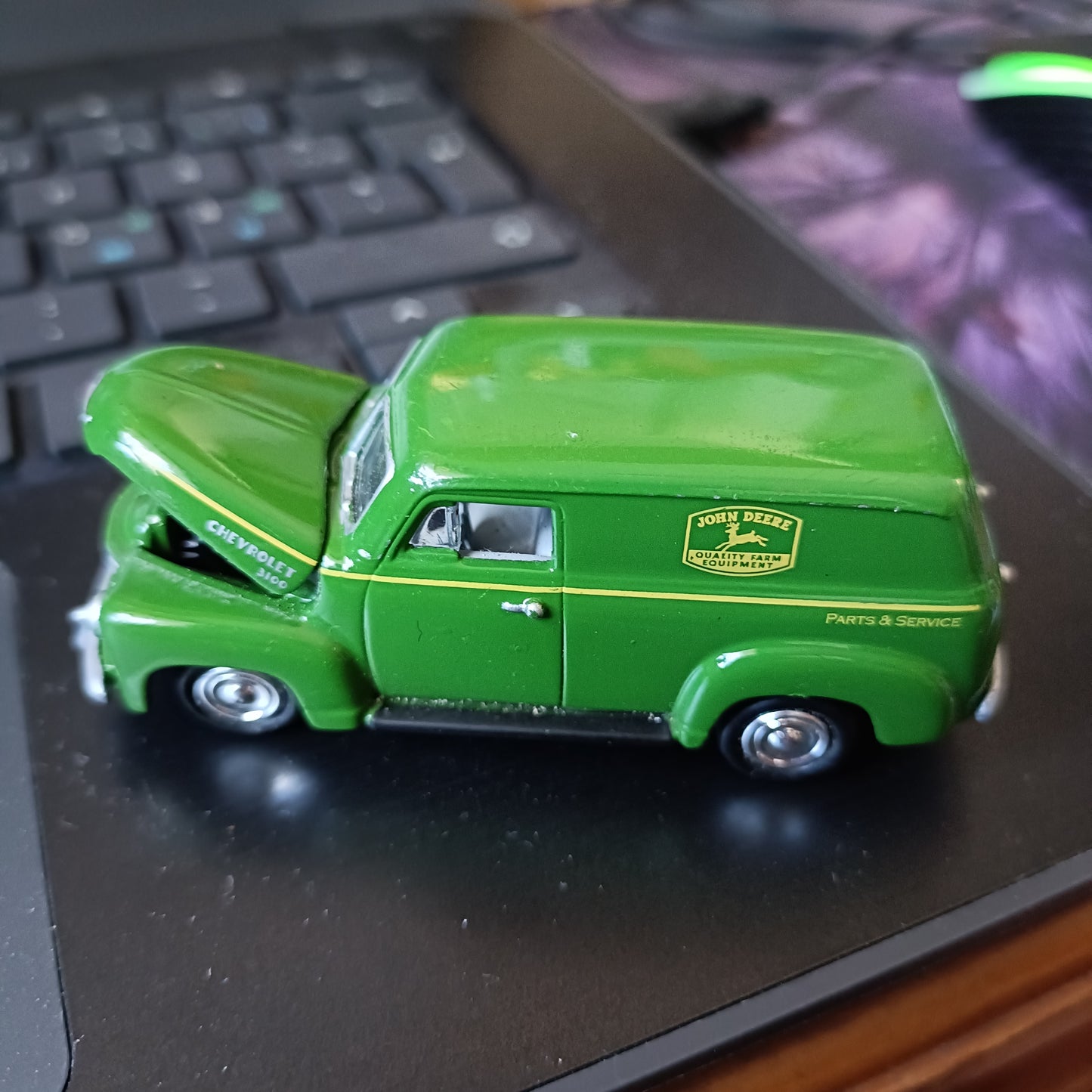 Johnny Lightning John Deere Series - 1950 Chevrolet Panel Van