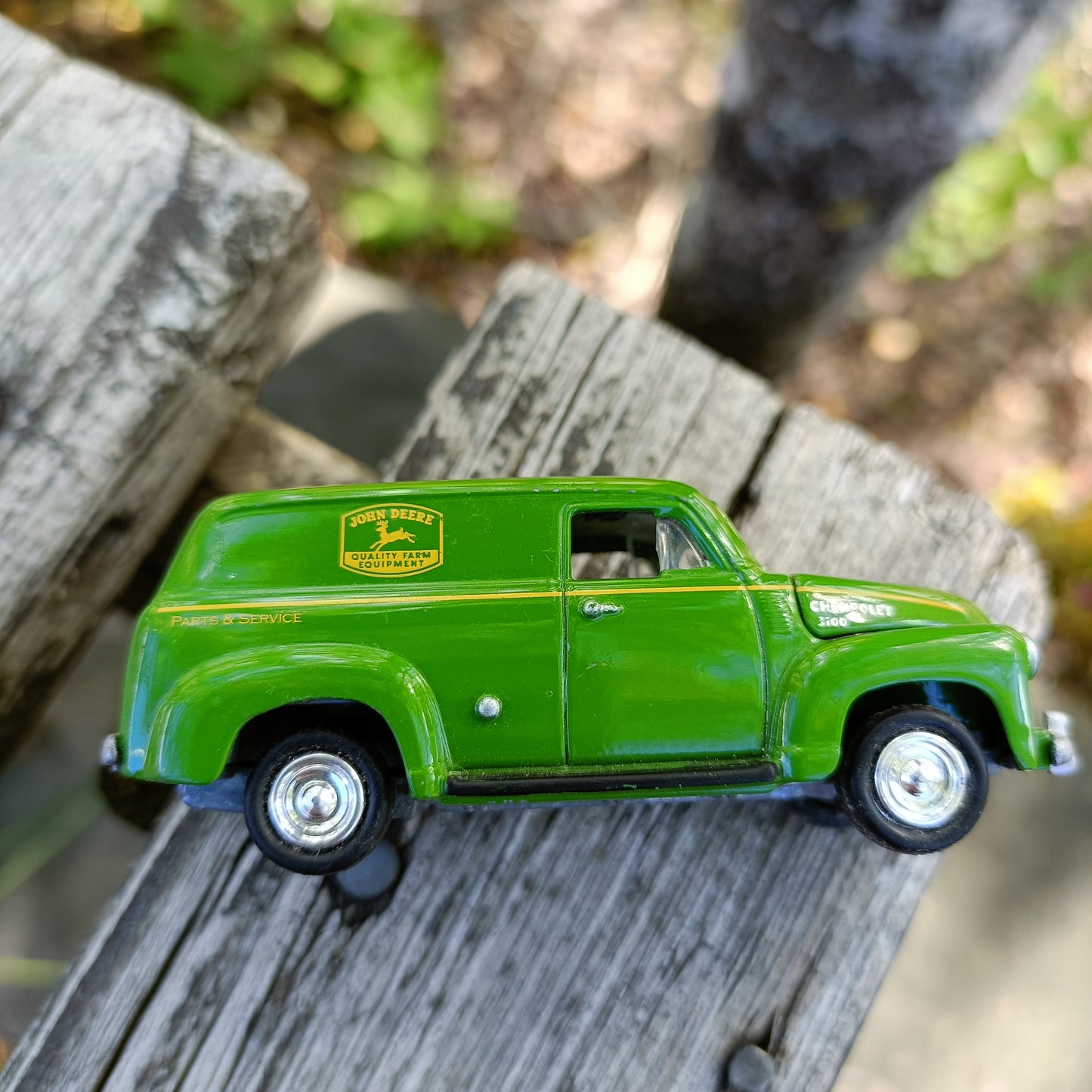 Johnny Lightning John Deere Series - 1950 Chevrolet Panel Van