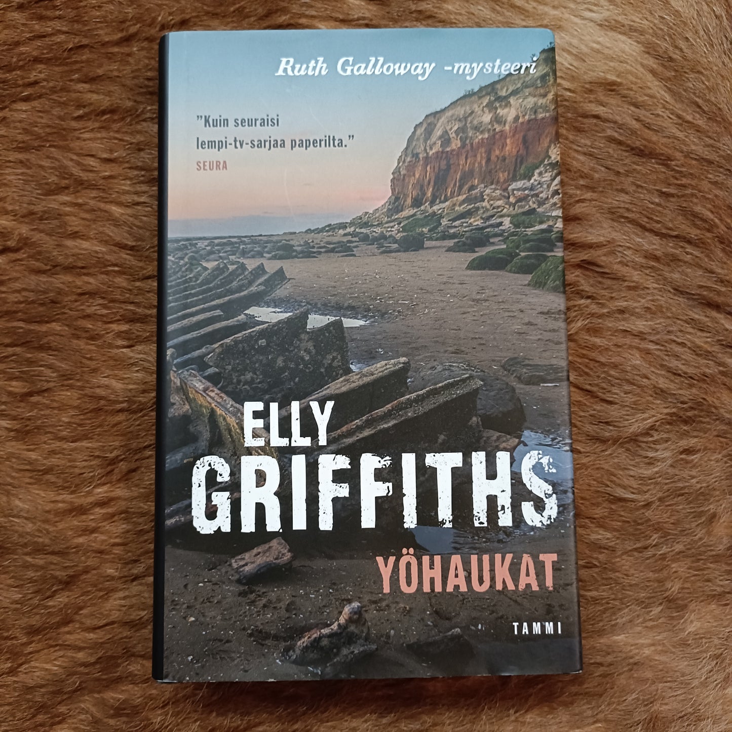 Yöhaukat - Elly Griffiths