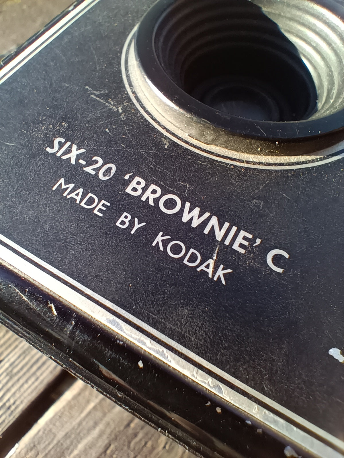 Kodak Brownie Six-20 Model C - kamera nahkakotelossa