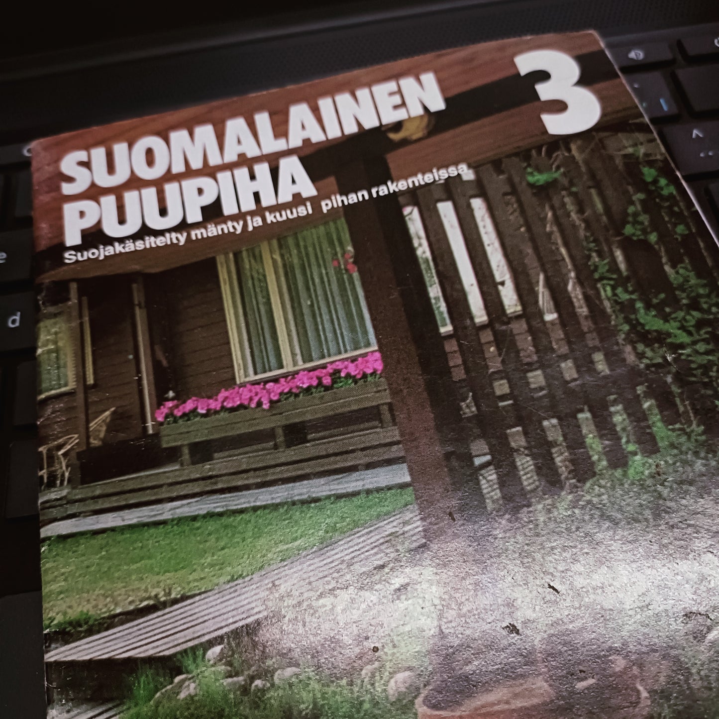 Suomalainen puupiha 3 - Suojakäsitelty mänty ja kuusi pihan rakenteissa