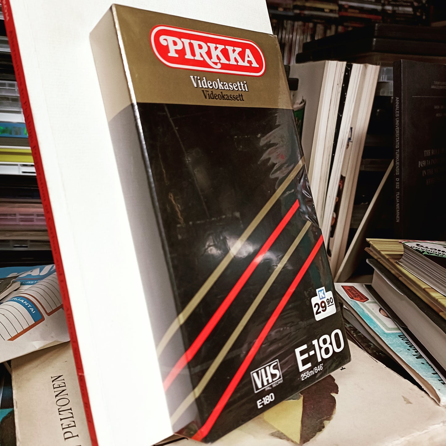 Tyhjä Pirkka VHS E-180 videokasetti