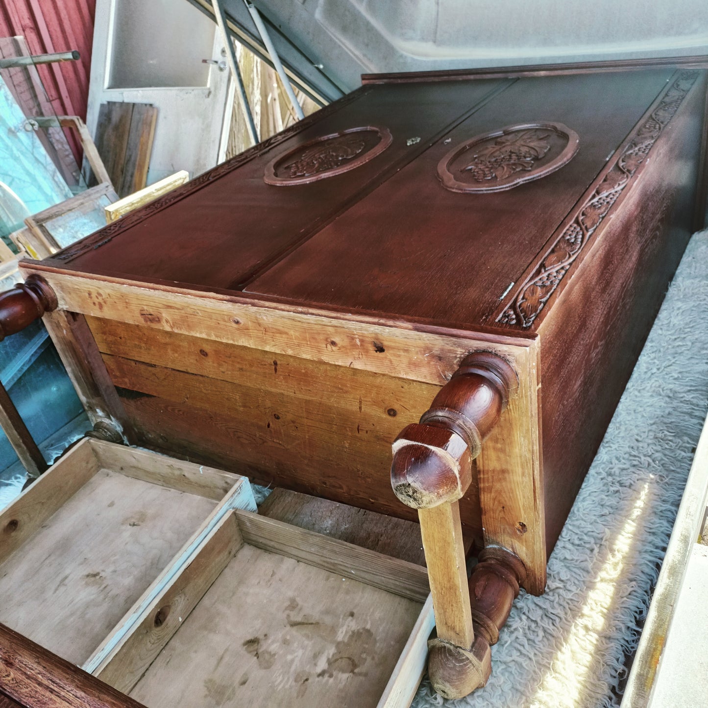 Vanha tammikaappi