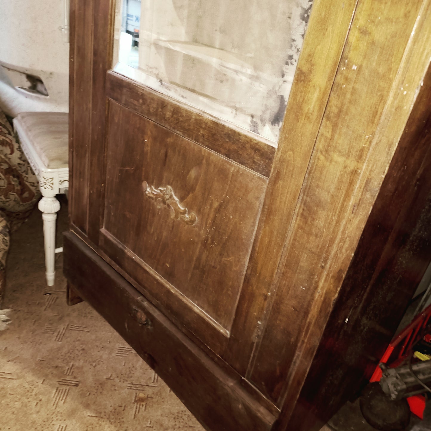 Vanha vaatekaappi (vain nouto)